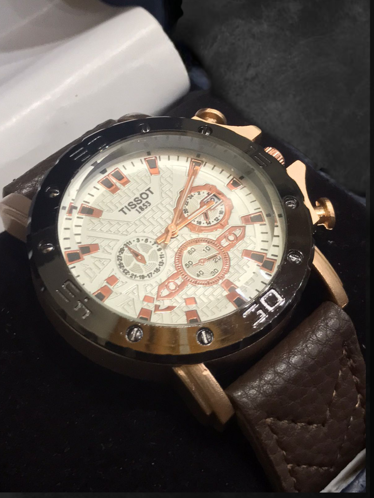 TISSOT WRIST WATCH